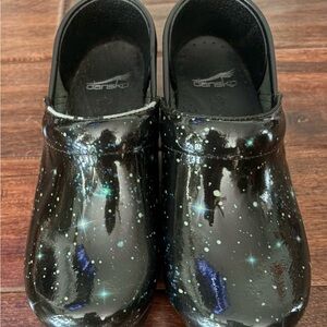 Dansko Professional Adult Black Galaxy Clogs. Nurses love these! Never worn